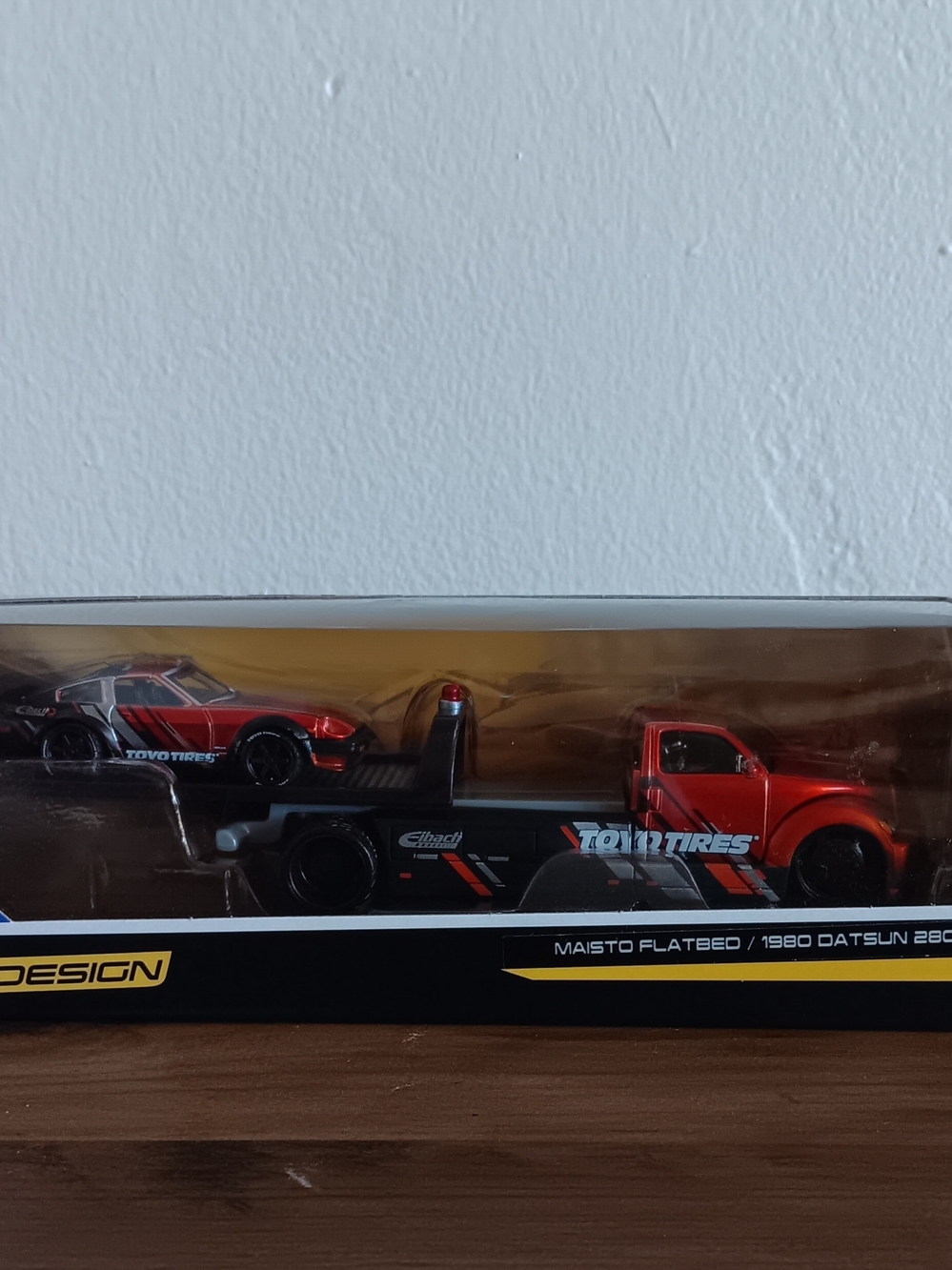 Maisto Design Transport 1980 Datsun 280ZX (5130) W Flatbed Hauler